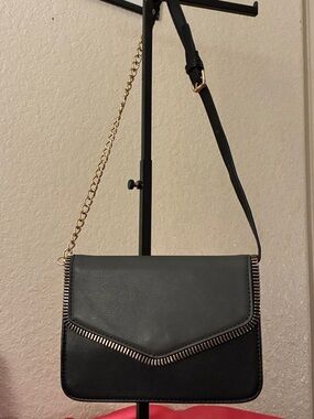 Urban Expressions-Classic Black Women’s Chain Shoulder Bag-NWT